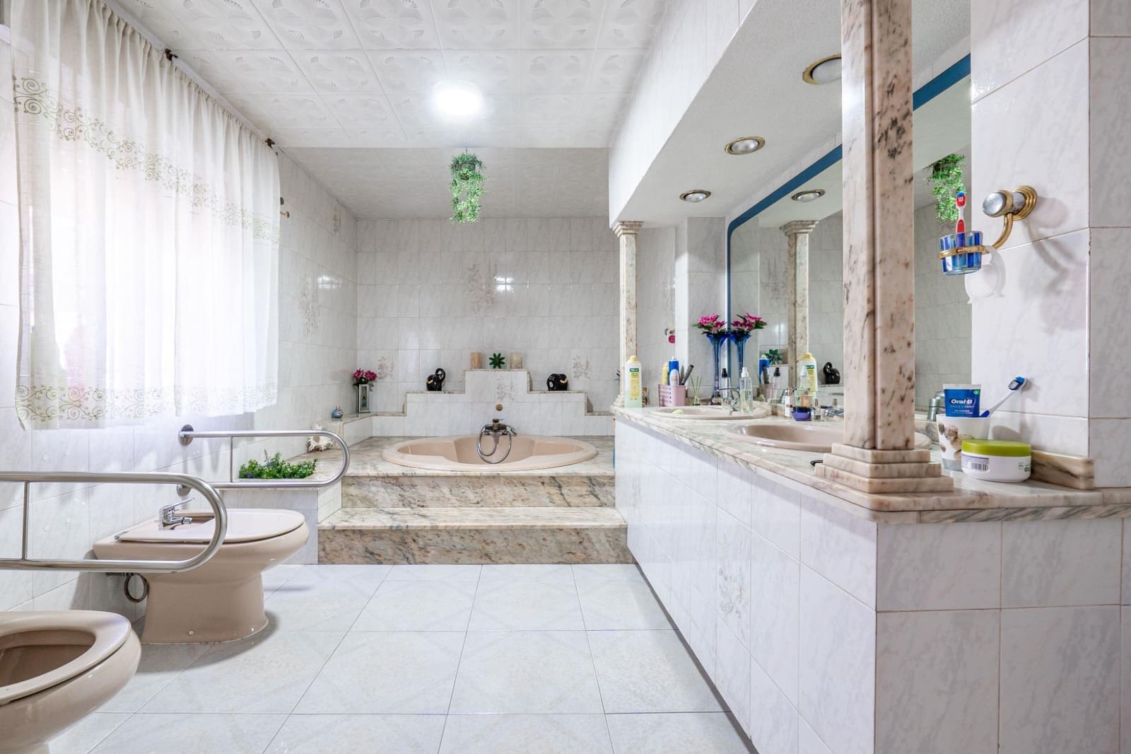 4 bedroom Business for sale in Alhendin with pool garage - € 990,000 (Ref: 9675016)