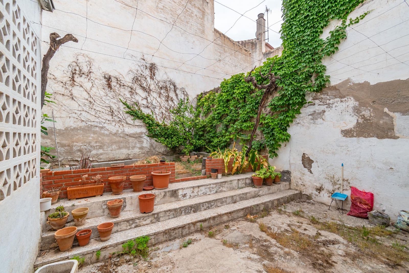 3 Zimmer Reihenhaus zu verkaufen in La Zubia mit Garage - 220.000 € (Ref: 9675018)