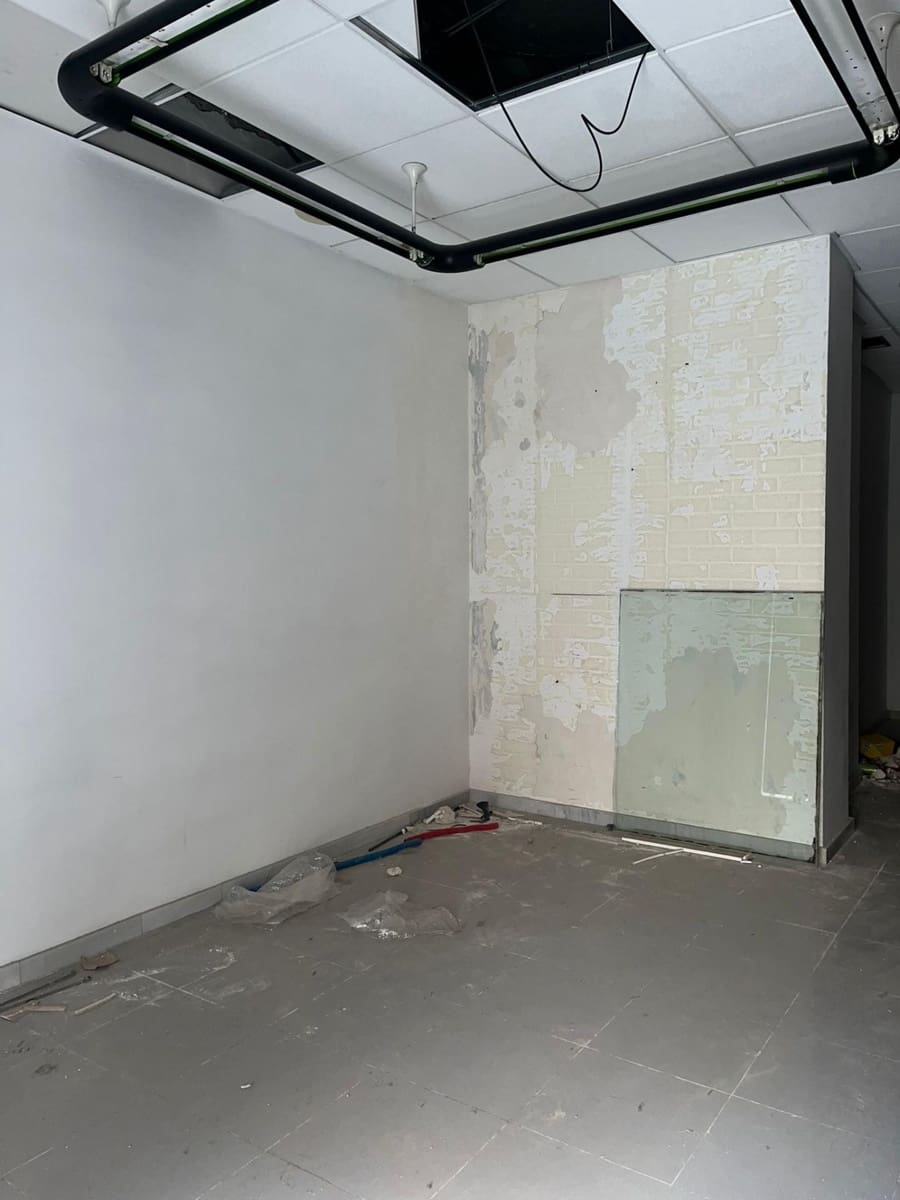 Kommersiell til leie i Granada by - € 750 (Ref: 9675019)