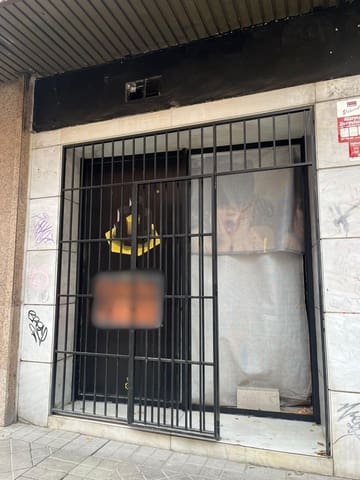 Kommersiell til leie i Granada by - € 750 (Ref: 9675019)