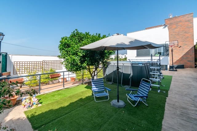 Chalet de 4 habitaciones en Alhendín en venta con piscina garaje - 449.000 € (Ref: 9675020)