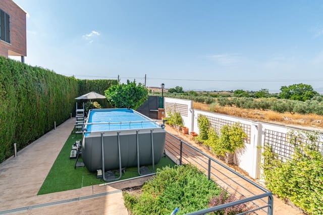 Chalet de 4 habitaciones en Alhendín en venta con piscina garaje - 449.000 € (Ref: 9675020)