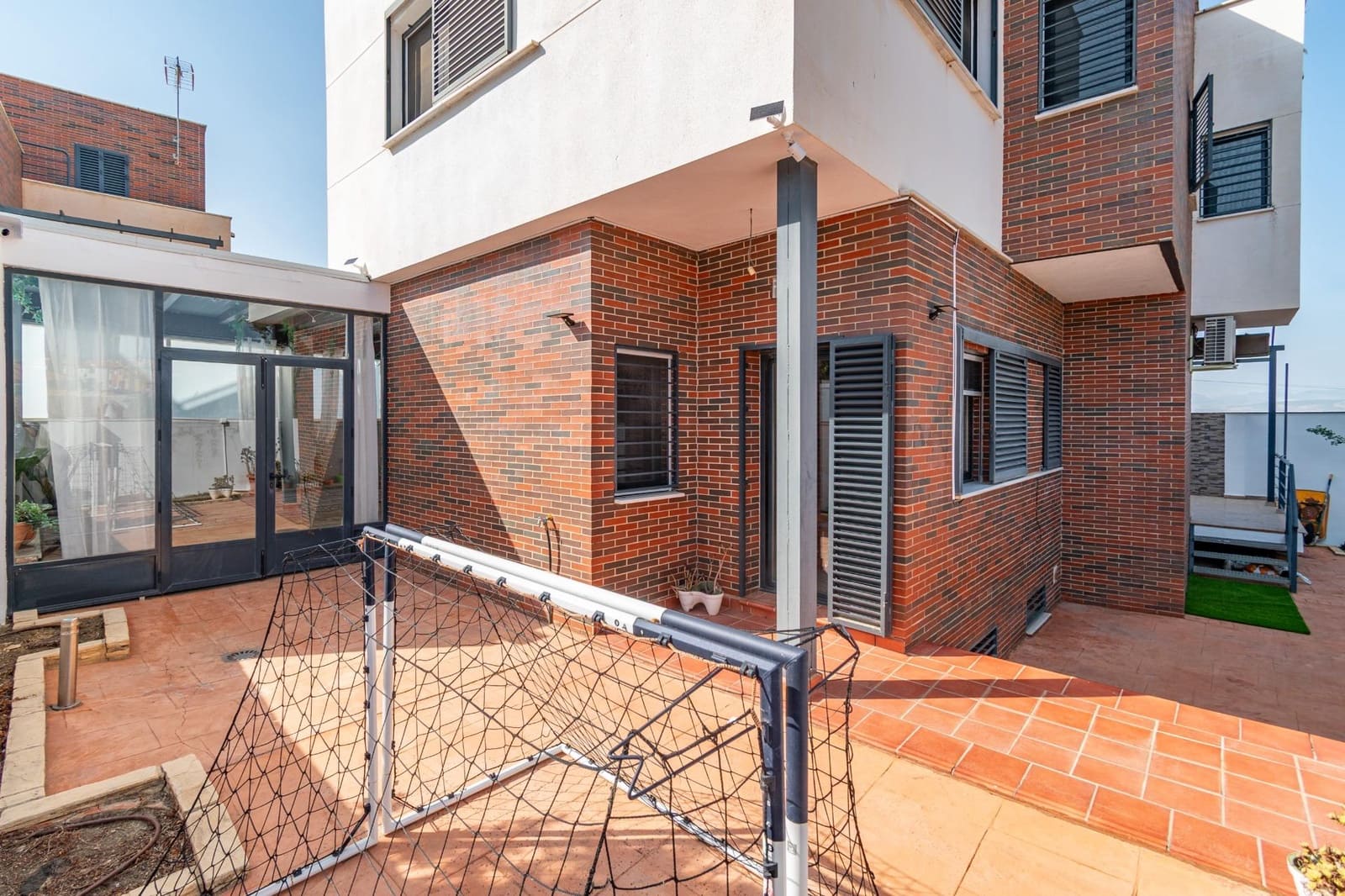 4 soverom Villa til salgs i Alhendin med svømmebasseng garasje - € 449 000 (Ref: 9675020)