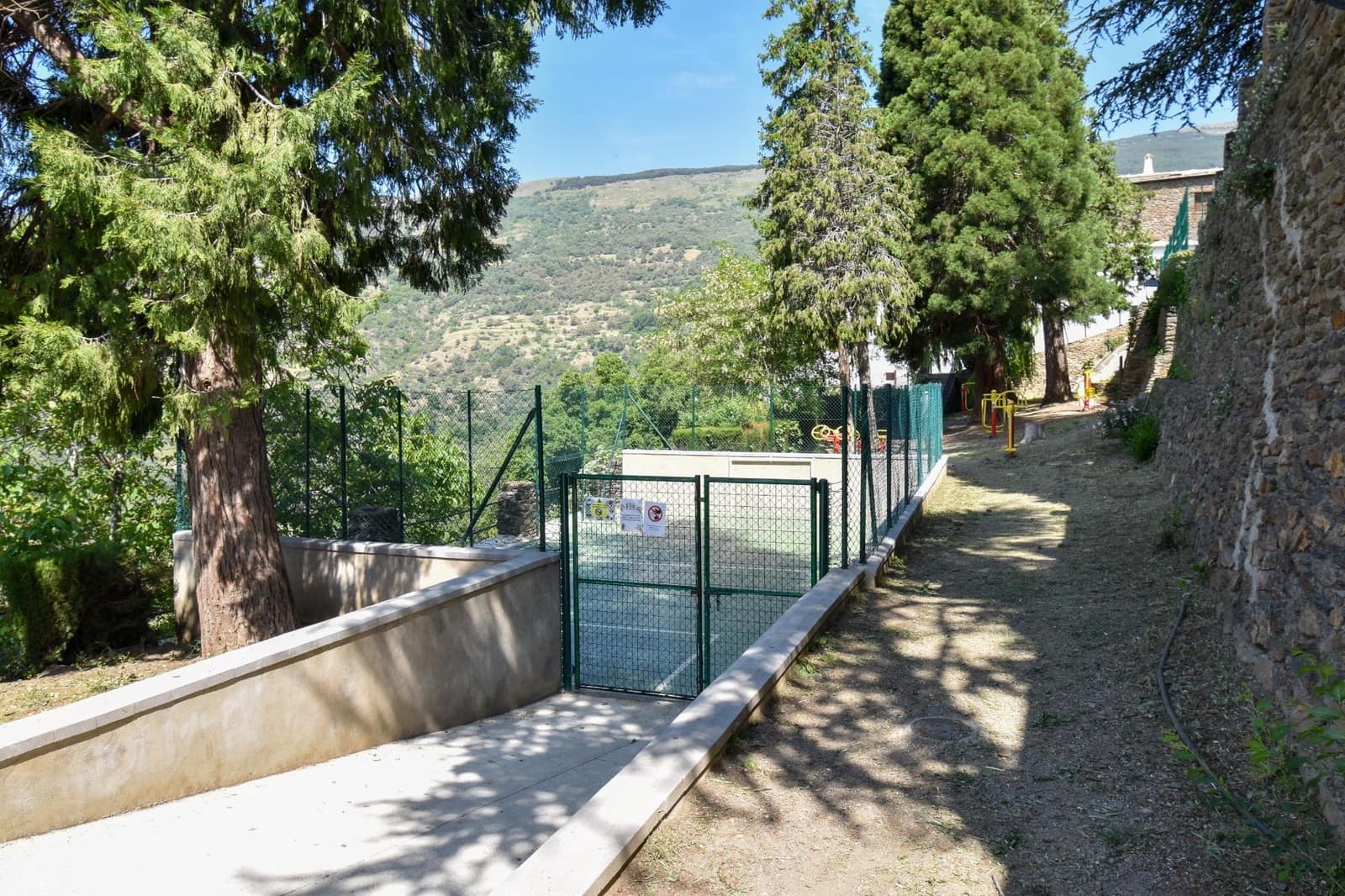 Finca/Casa Rural de 4 habitaciones en Capileira en venta - 160.000 € (Ref: 9675023)