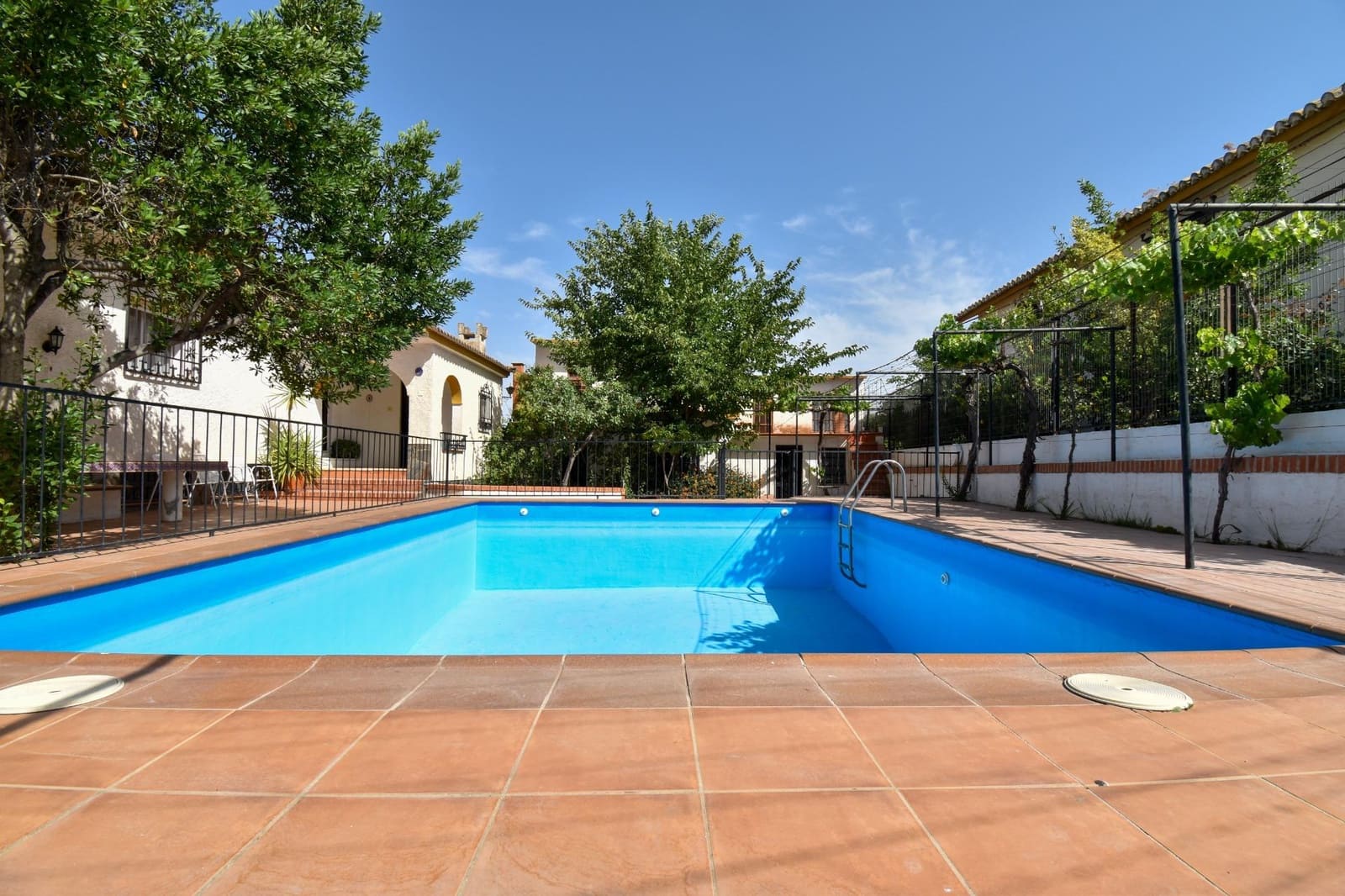 Chalet de 10 habitaciones en Padul en venta con piscina garaje - 320.000 € (Ref: 9675024)