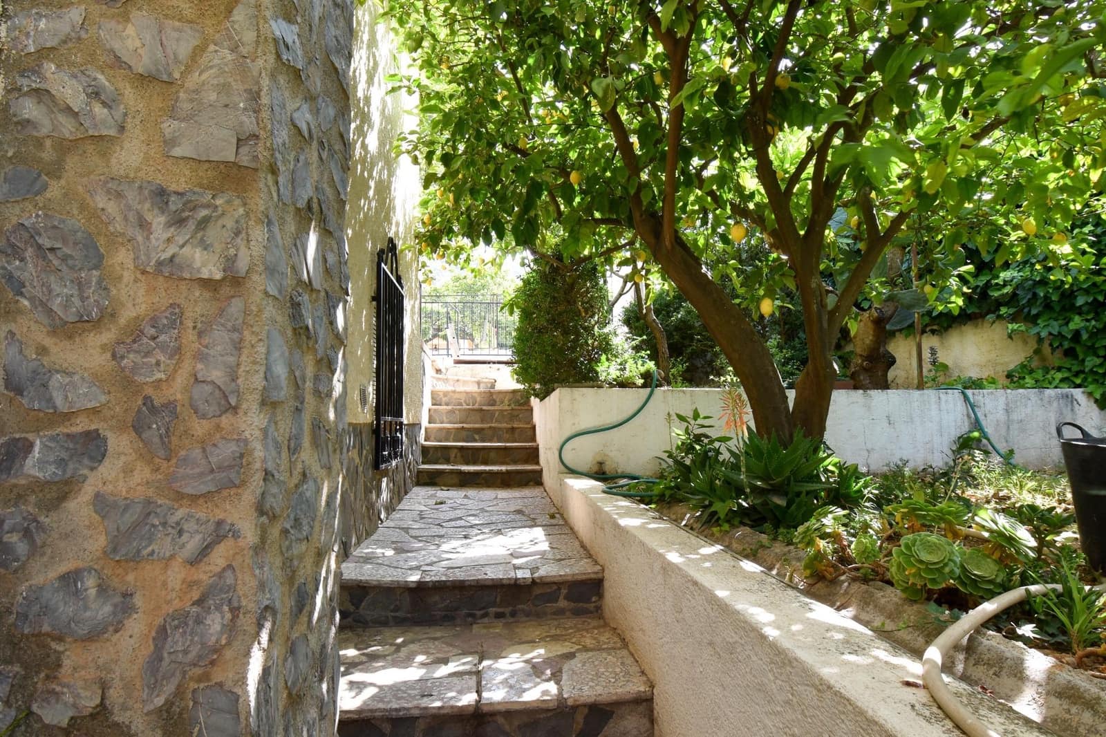 Chalet de 10 habitaciones en Padul en venta con piscina garaje - 320.000 € (Ref: 9675024)