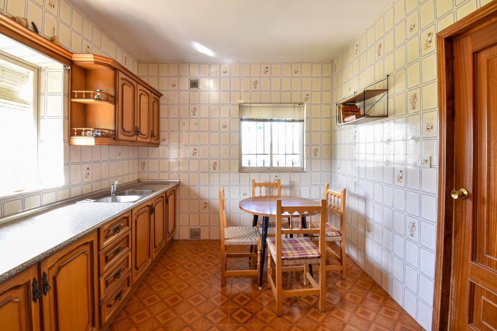 Chalet de 10 habitaciones en Padul en venta con piscina garaje - 320.000 € (Ref: 9675024)