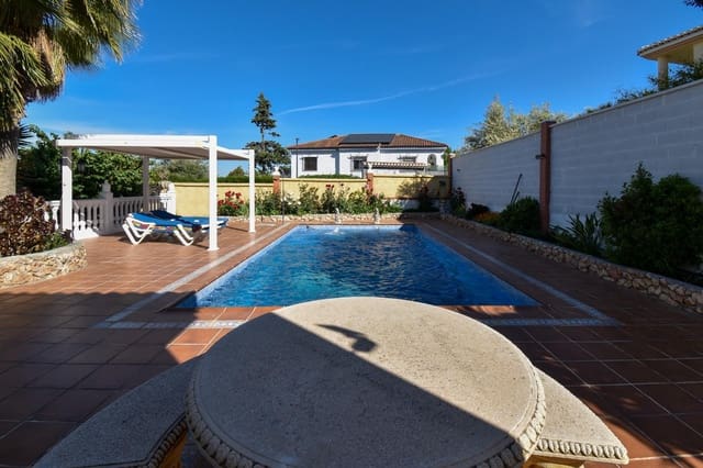 Chalet de 6 habitaciones en Padul en venta con piscina garaje - 499.000 € (Ref: 9675031)