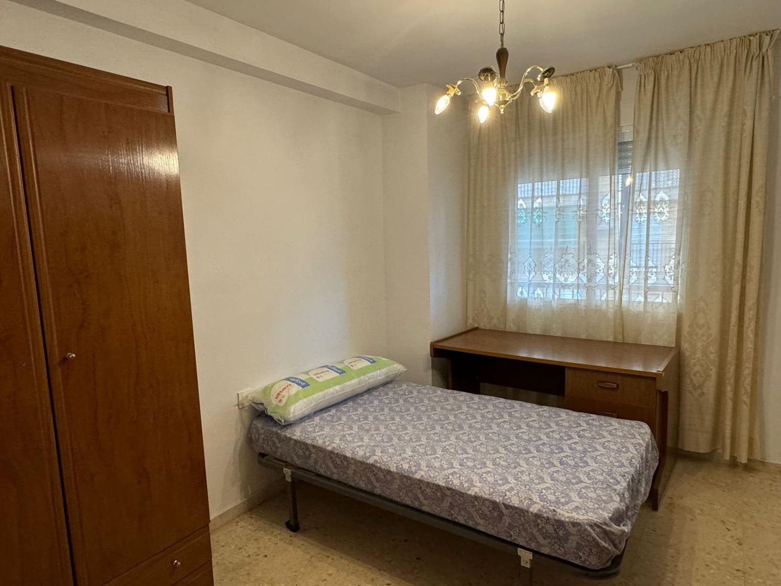 3 soveværelse Lejlighed til leje i Granada by - € 750 (Ref: 9675035)