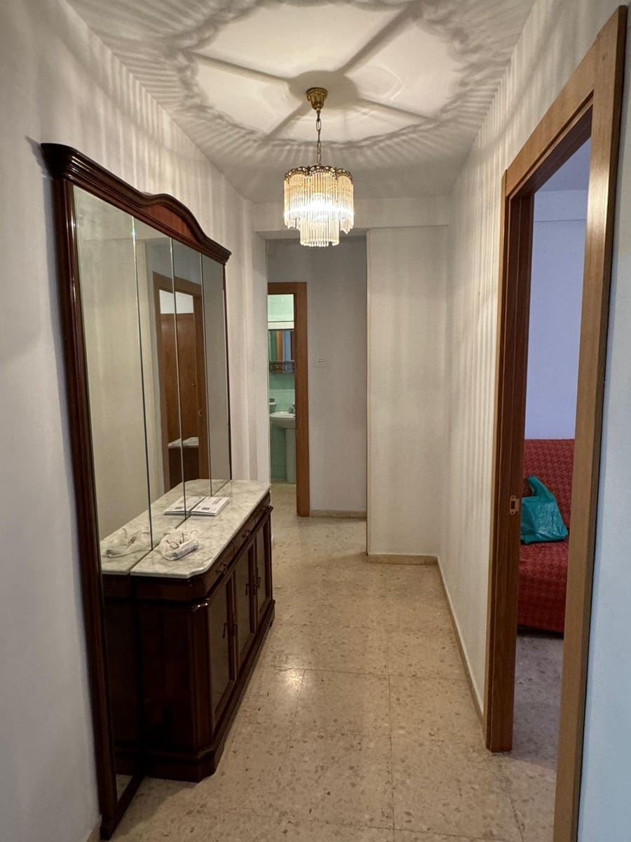 3 soveværelse Lejlighed til leje i Granada by - € 750 (Ref: 9675035)