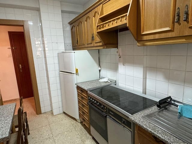 Piso de 3 habitaciones en Cervantes, Granada ciudad en alquiler - 750 € (Ref: 9675035)