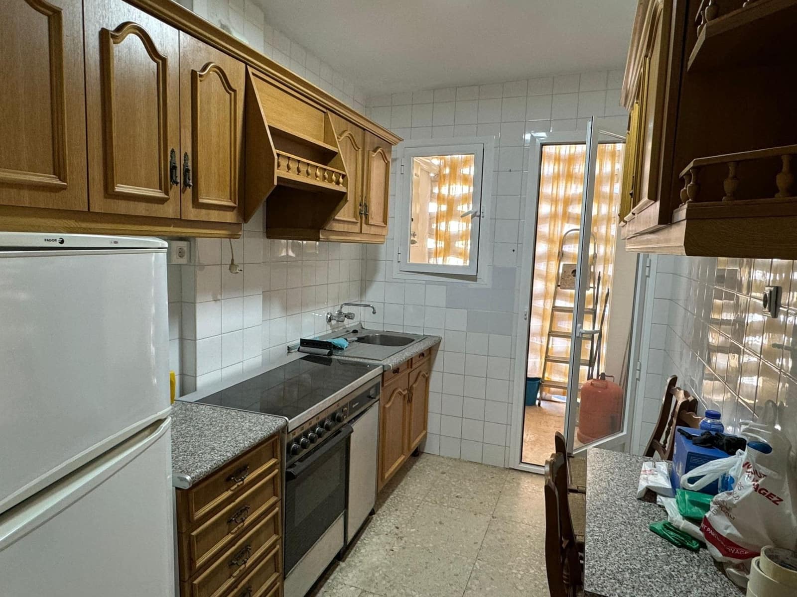 3 soveværelse Lejlighed til leje i Granada by - € 750 (Ref: 9675035)