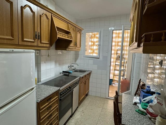 Piso de 3 habitaciones en Cervantes, Granada ciudad en alquiler - 750 € (Ref: 9675035)