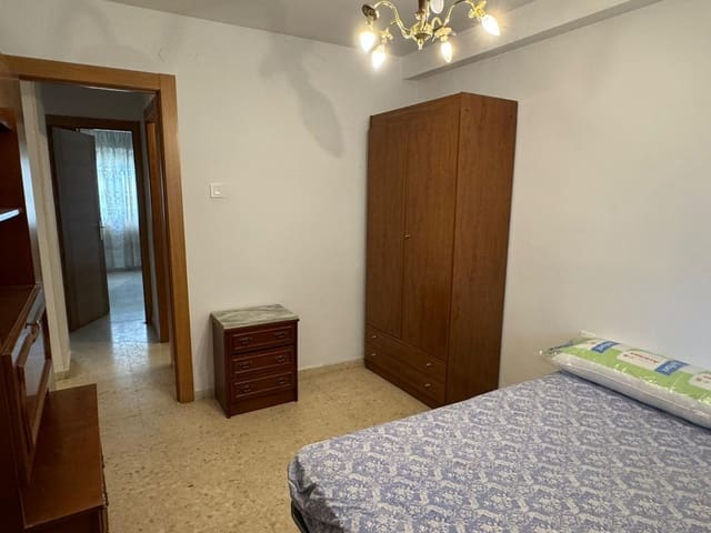 Piso de 3 habitaciones en Cervantes, Granada ciudad en alquiler - 750 € (Ref: 9675035)