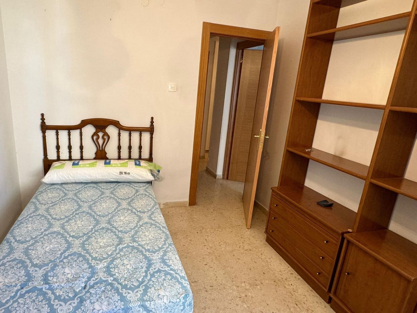 3 soveværelse Lejlighed til leje i Granada by - € 750 (Ref: 9675035)