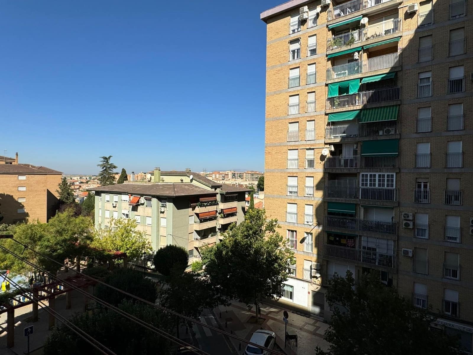 3 soveværelse Lejlighed til leje i Granada by - € 750 (Ref: 9675035)