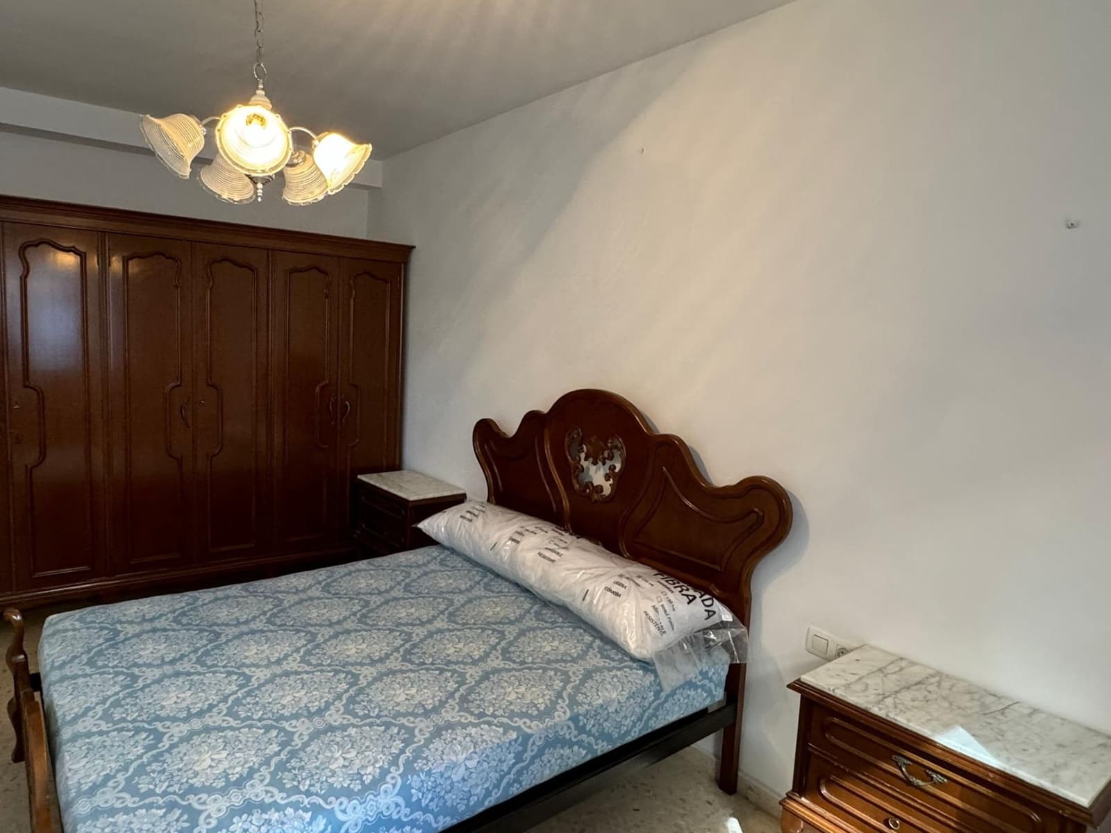 3 soveværelse Lejlighed til leje i Granada by - € 750 (Ref: 9675035)