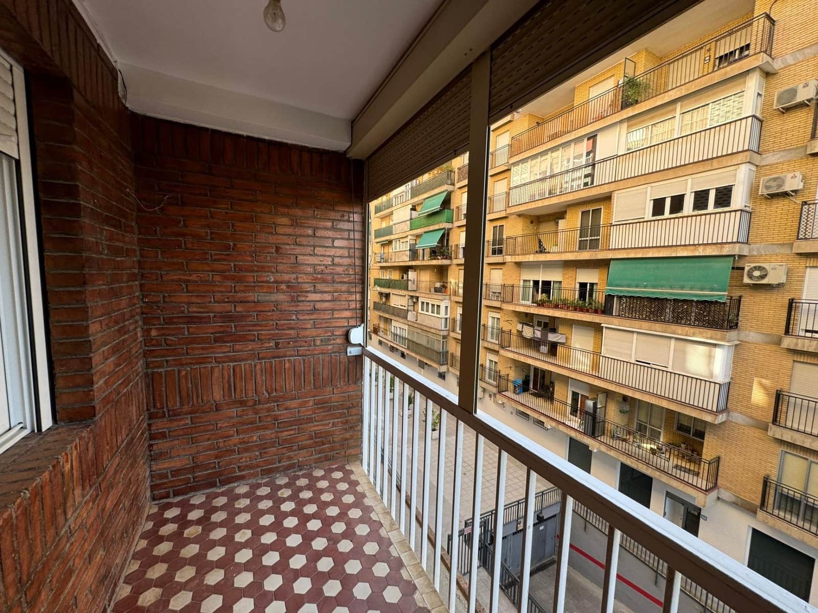 3 soveværelse Lejlighed til leje i Granada by - € 750 (Ref: 9675035)