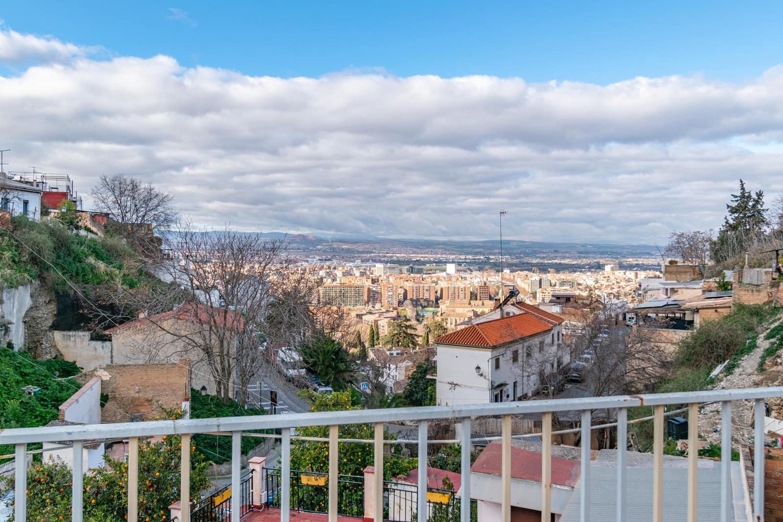 6 bedroom Cave House for sale in Granada city with garage - € 285,000 (Ref: 9675036)