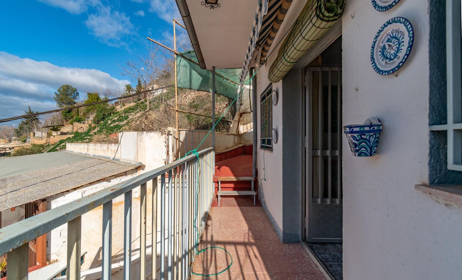6 bedroom Cave House for sale in Granada city with garage - € 285,000 (Ref: 9675036)