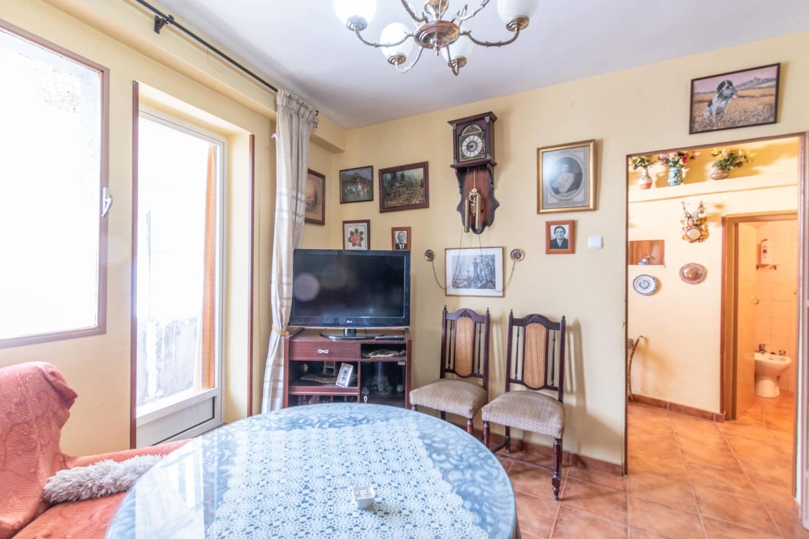 6 bedroom Cave House for sale in Granada city with garage - € 285,000 (Ref: 9675036)