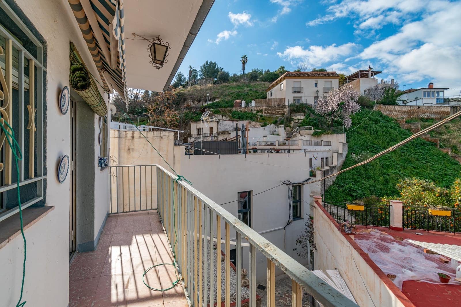 6 bedroom Cave House for sale in Granada city with garage - € 285,000 (Ref: 9675036)