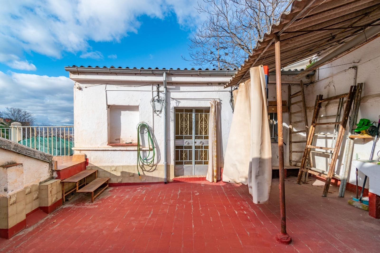 6 bedroom Cave House for sale in Granada city with garage - € 285,000 (Ref: 9675036)