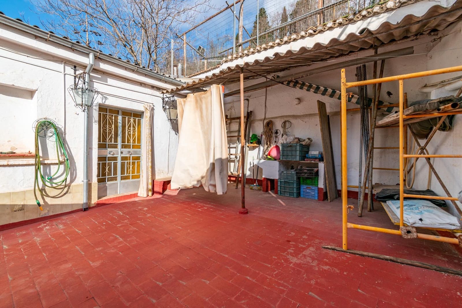 6 bedroom Cave House for sale in Granada city with garage - € 285,000 (Ref: 9675036)