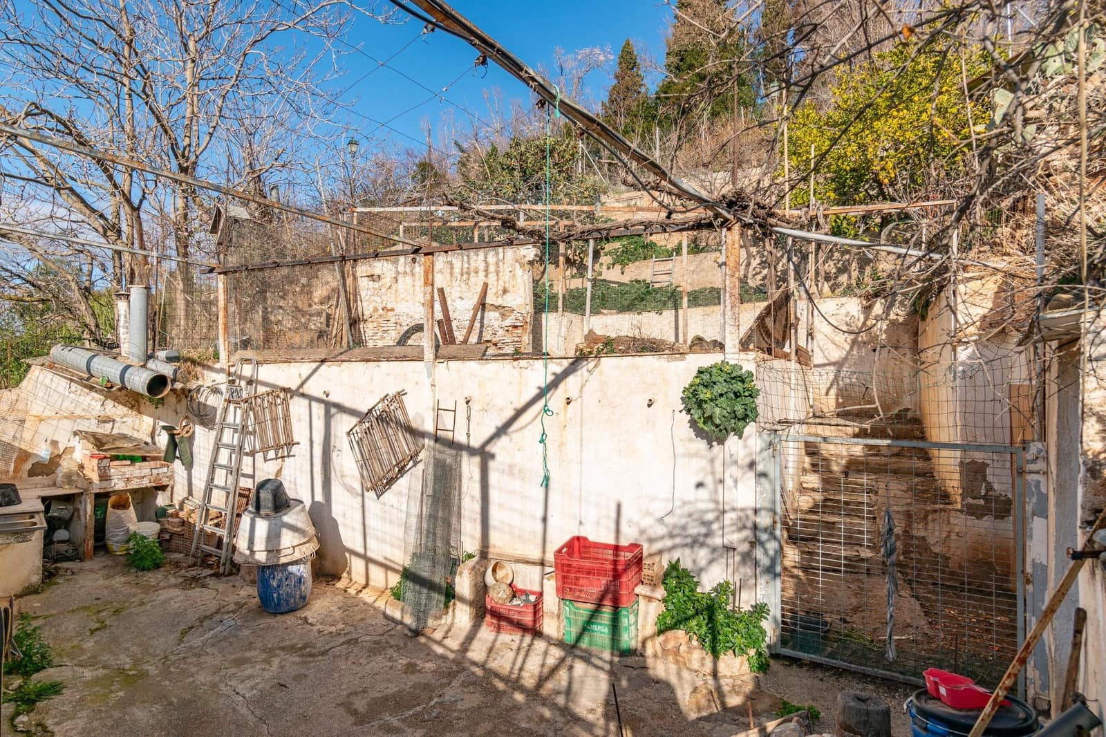 6 bedroom Cave House for sale in Granada city with garage - € 285,000 (Ref: 9675036)