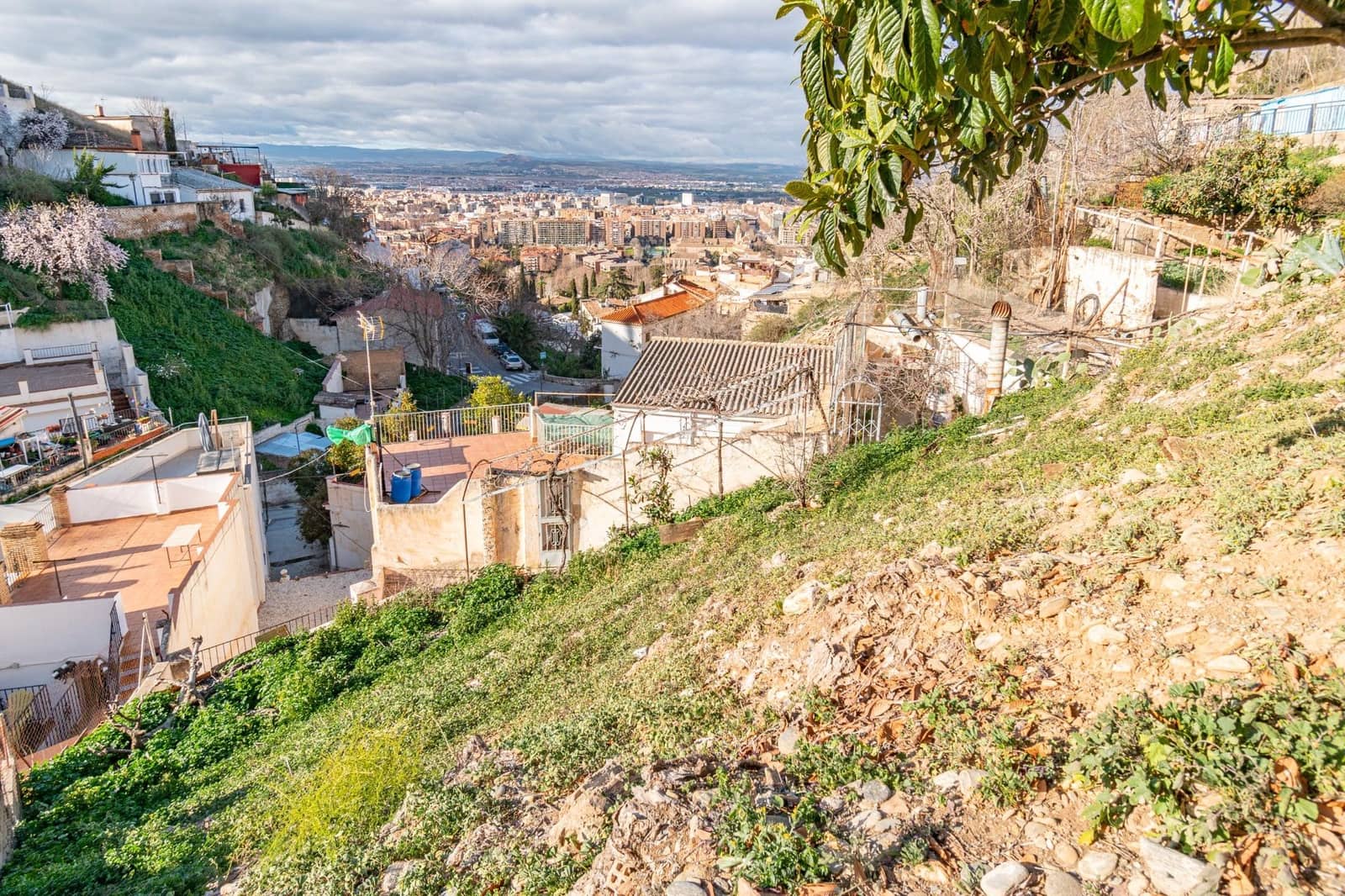 6 bedroom Cave House for sale in Granada city with garage - € 285,000 (Ref: 9675036)
