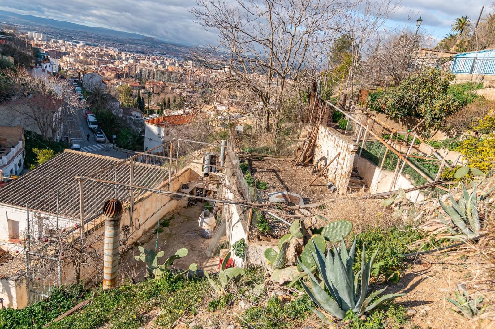 6 bedroom Cave House for sale in Granada city with garage - € 285,000 (Ref: 9675036)