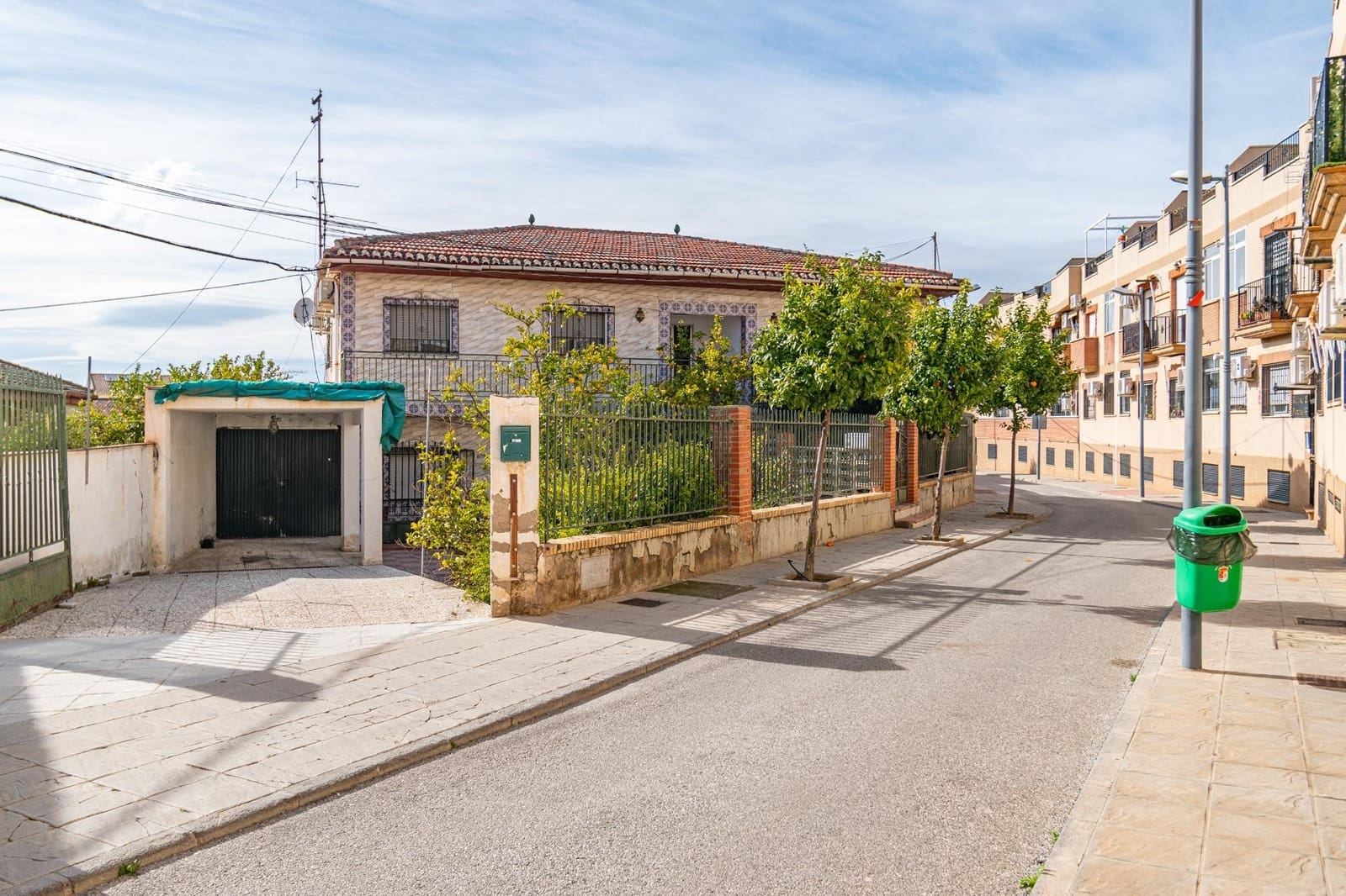 8 makuuhuone Huvila myytävänä paikassa Ambroz - 290 000 € (Ref: 9675039)