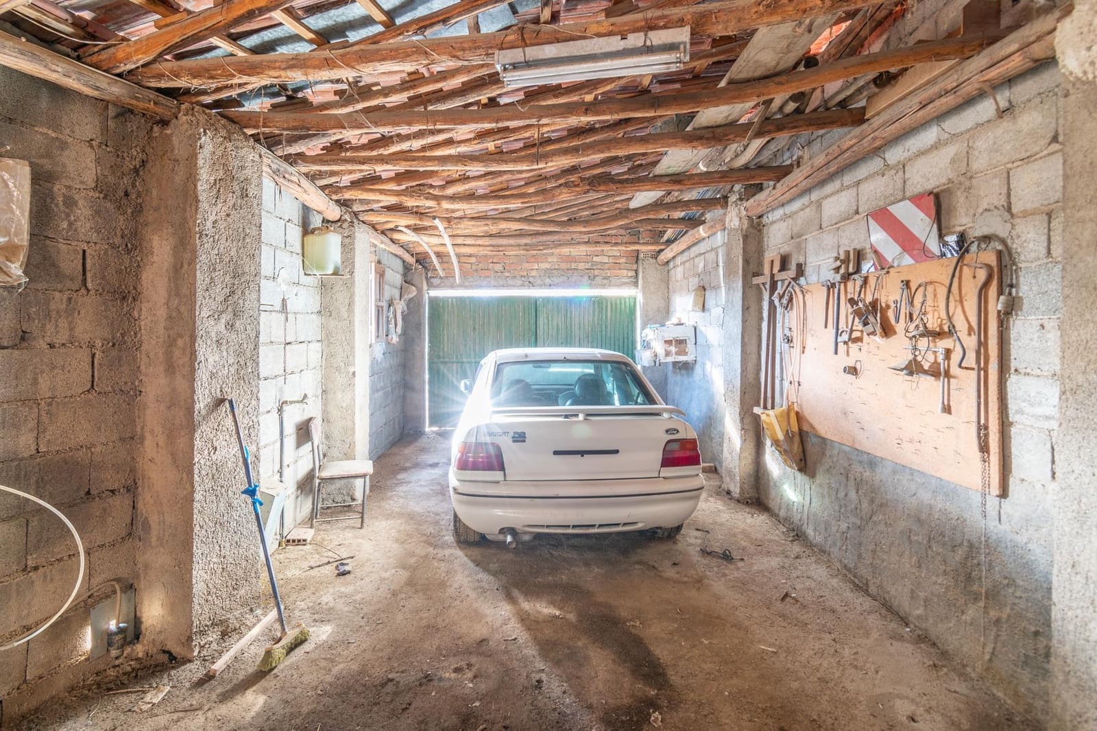 8 makuuhuone Huvila myytävänä paikassa Ambroz - 290 000 € (Ref: 9675039)