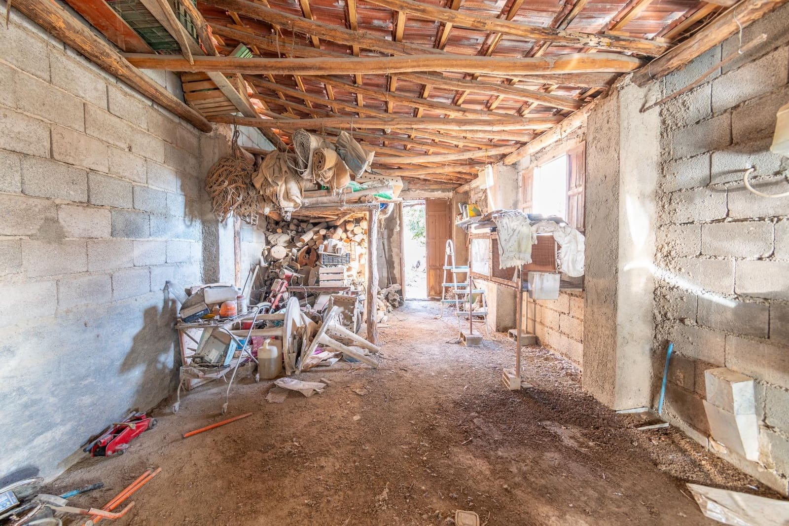 8 makuuhuone Huvila myytävänä paikassa Ambroz - 290 000 € (Ref: 9675039)