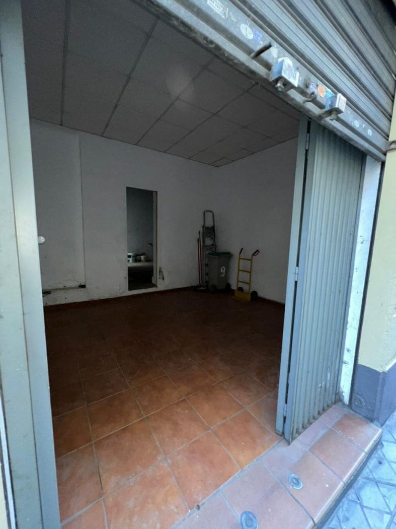 Kommersiell til leie i Granada by - € 680 (Ref: 9675043)
