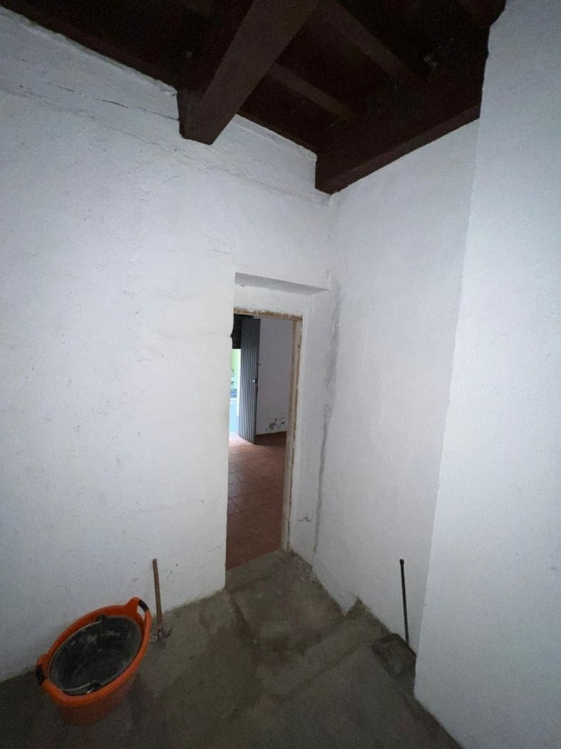 Kommersiell til leie i Granada by - € 680 (Ref: 9675043)