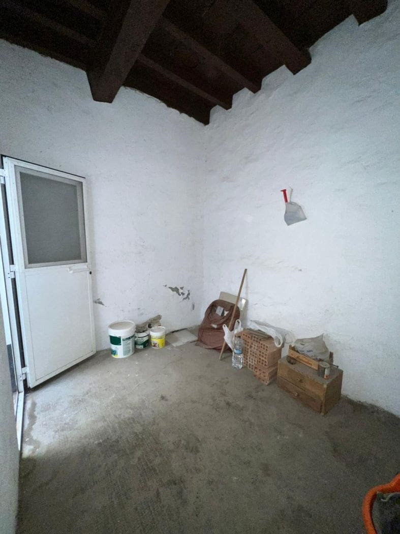 Kommersiell til leie i Granada by - € 680 (Ref: 9675043)