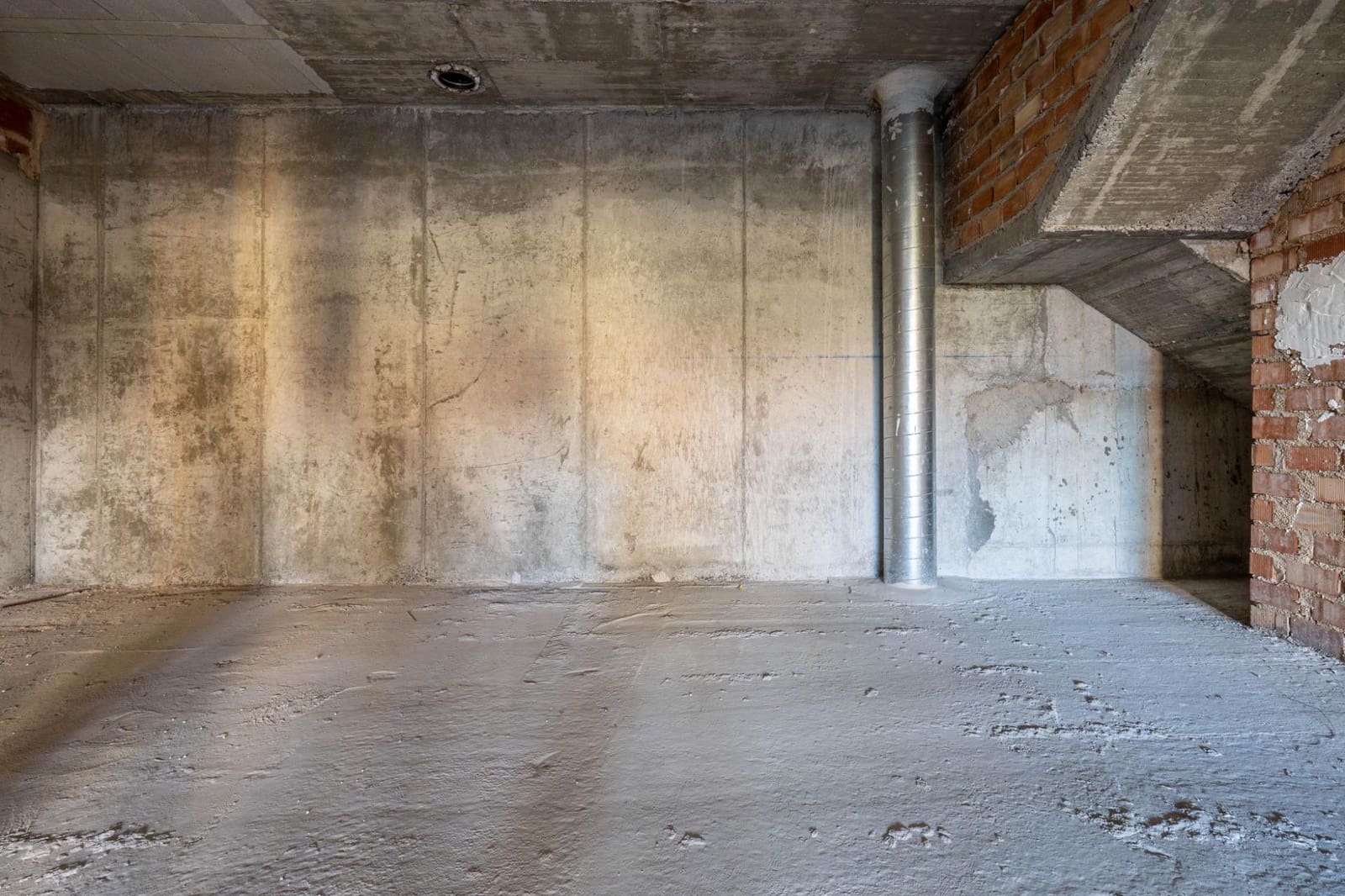 Kommersiell til salgs i Cajar - € 95 000 (Ref: 9675045)