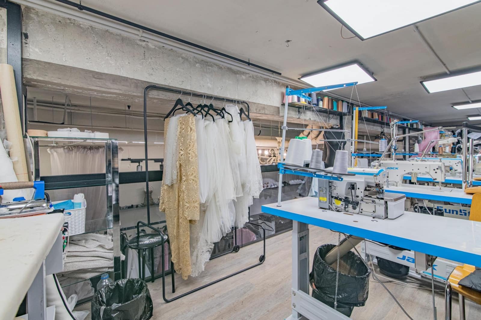 Commercial for sale in Granada city - € 249,000 (Ref: 9675047)