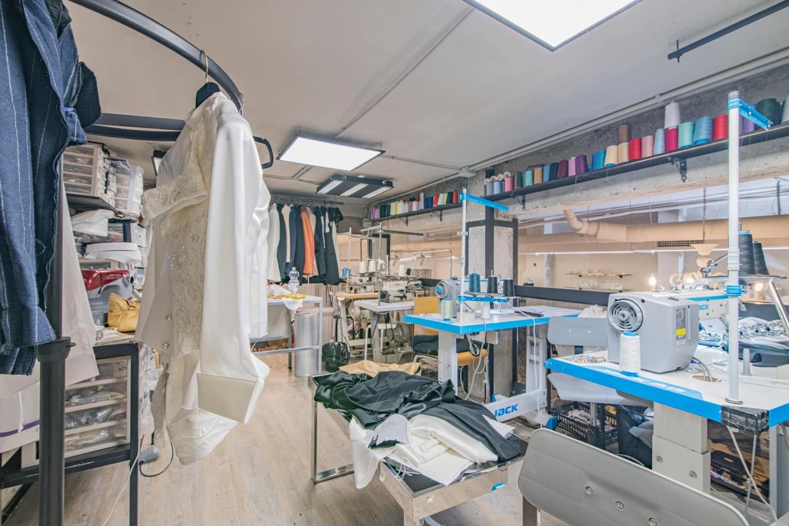 Commercial for sale in Granada city - € 249,000 (Ref: 9675047)