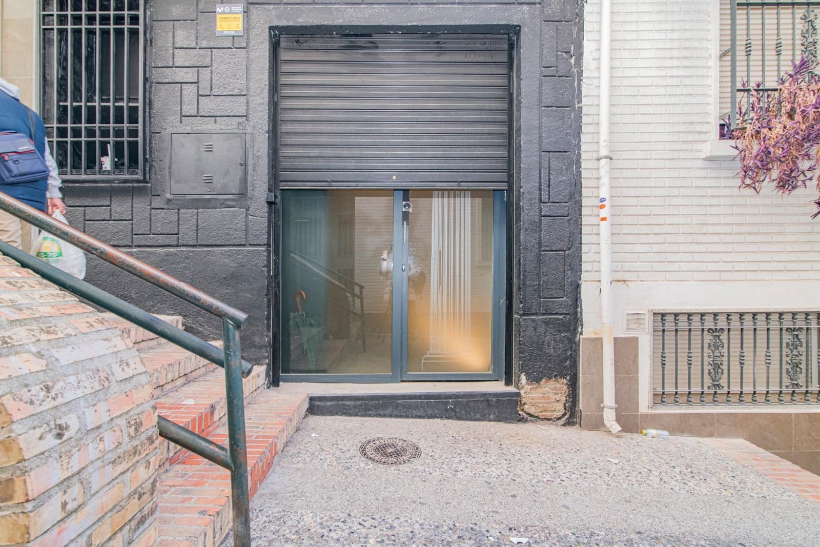 Commercial for sale in Granada city - € 249,000 (Ref: 9675047)