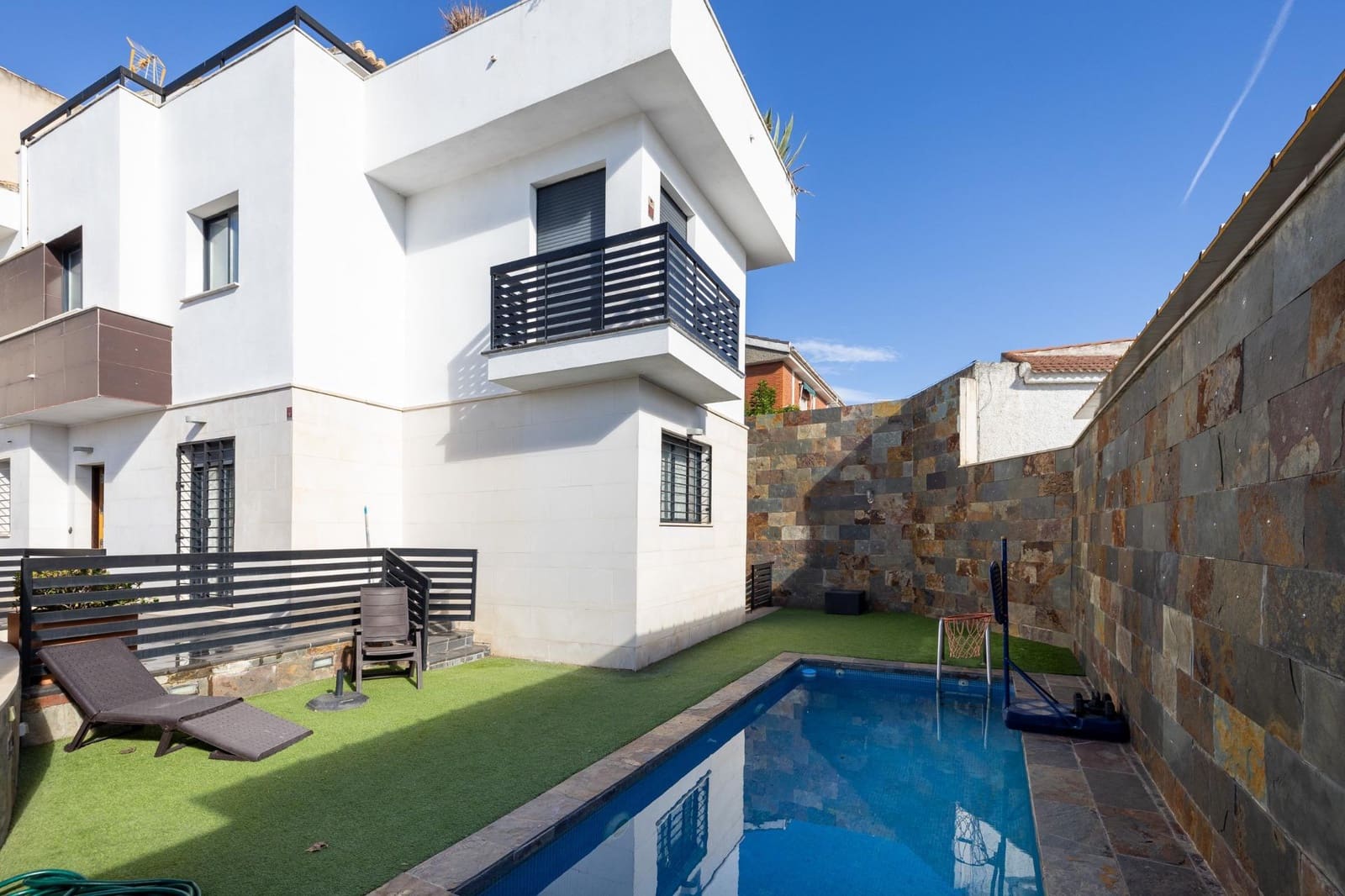 4 slaapkamer Villa te koop in Huetor Vega met zwembad garage - € 458.000 (Ref: 9675049)