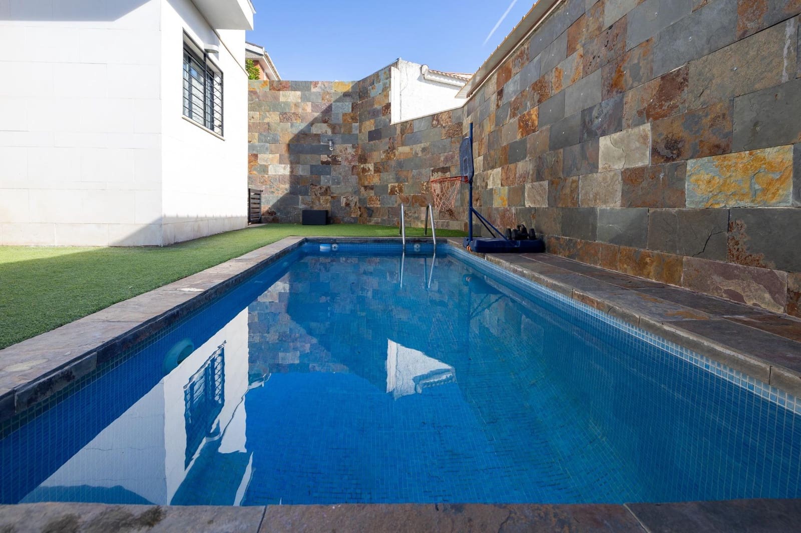 4 slaapkamer Villa te koop in Huetor Vega met zwembad garage - € 458.000 (Ref: 9675049)