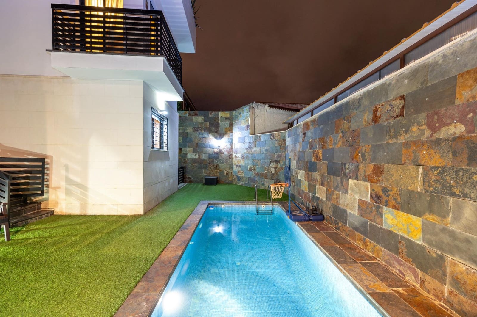 4 slaapkamer Villa te koop in Huetor Vega met zwembad garage - € 458.000 (Ref: 9675049)