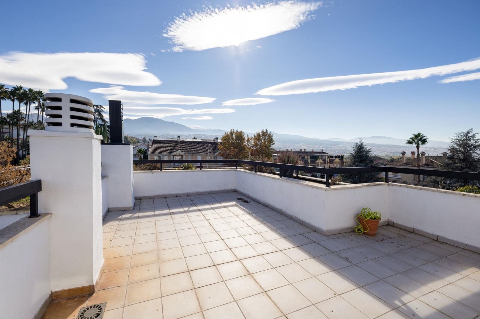 4 slaapkamer Villa te koop in Huetor Vega met zwembad garage - € 458.000 (Ref: 9675049)