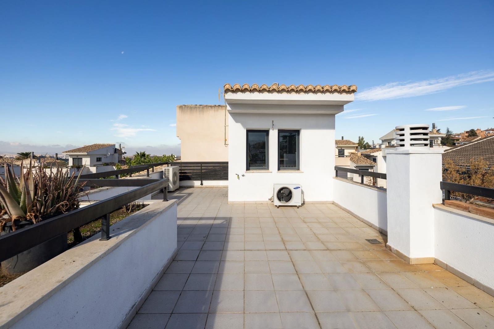 4 slaapkamer Villa te koop in Huetor Vega met zwembad garage - € 458.000 (Ref: 9675049)