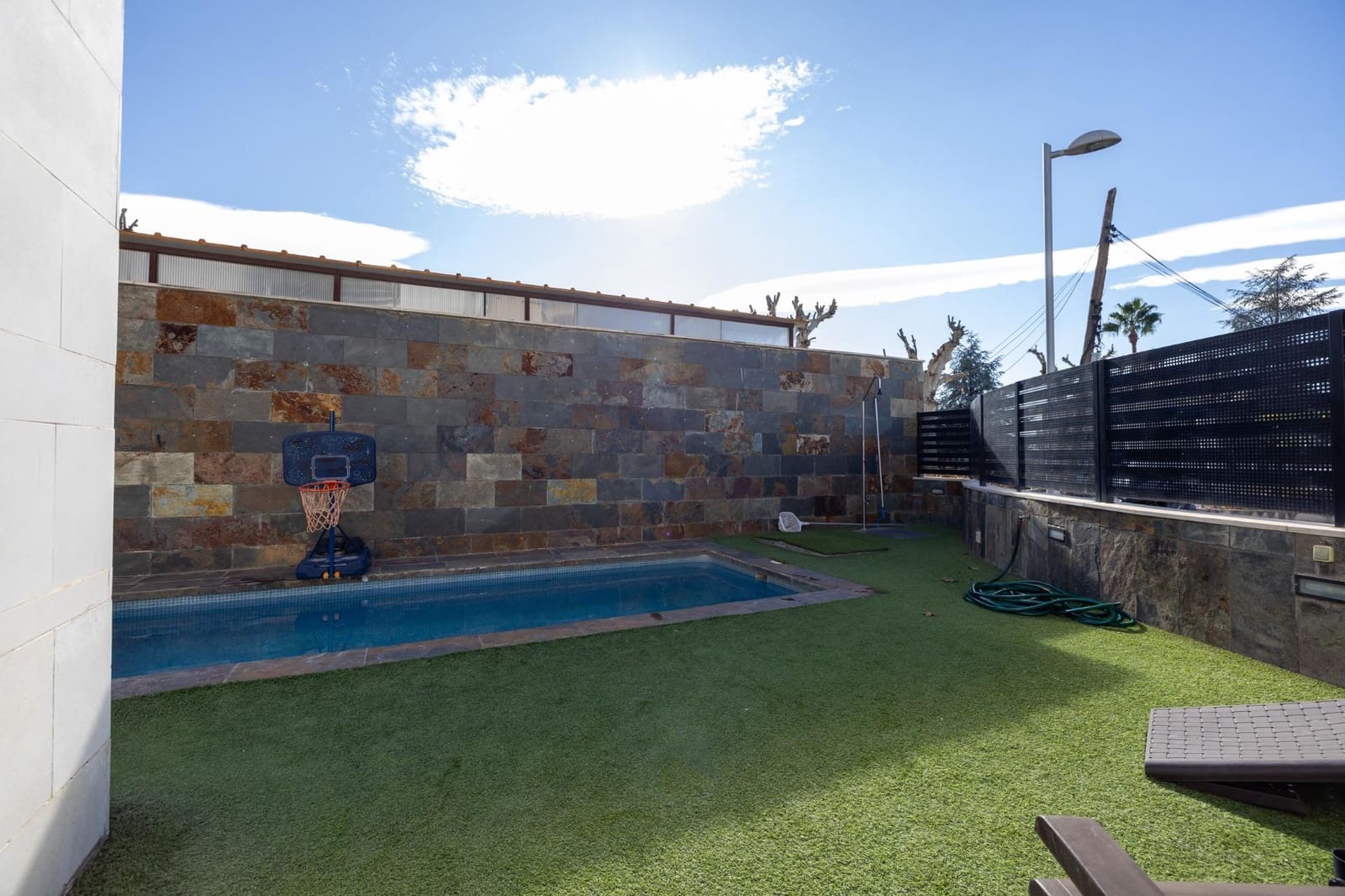 4 slaapkamer Villa te koop in Huetor Vega met zwembad garage - € 458.000 (Ref: 9675049)