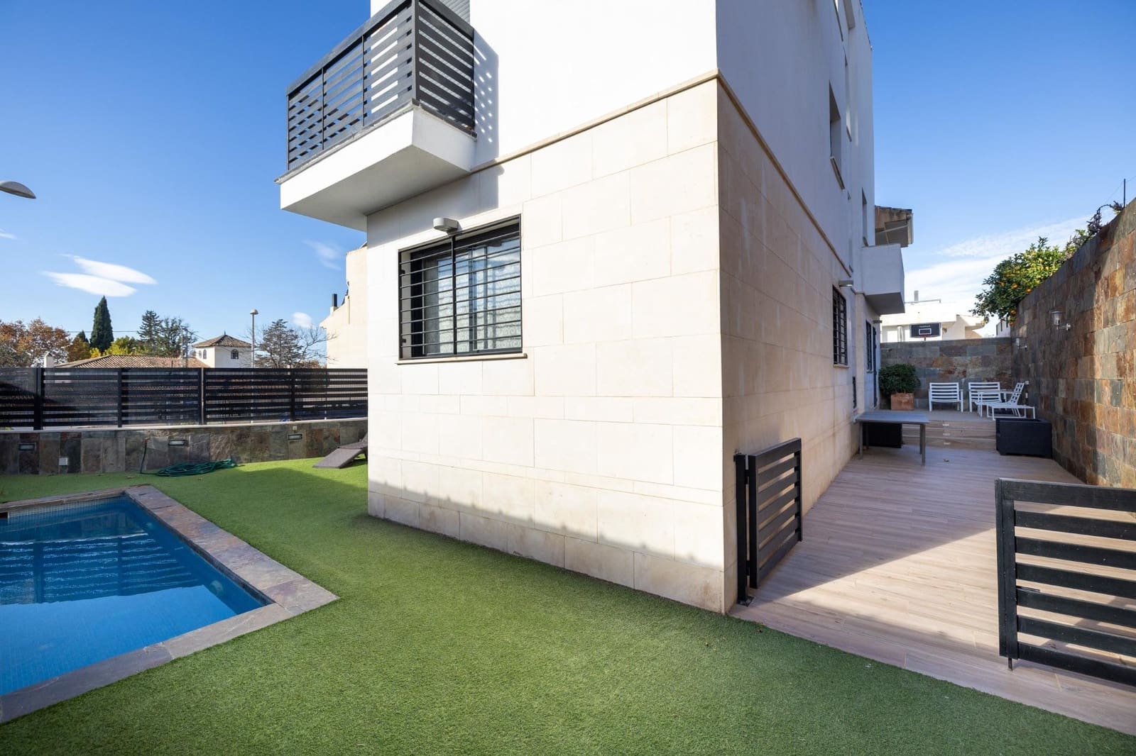 4 slaapkamer Villa te koop in Huetor Vega met zwembad garage - € 458.000 (Ref: 9675049)