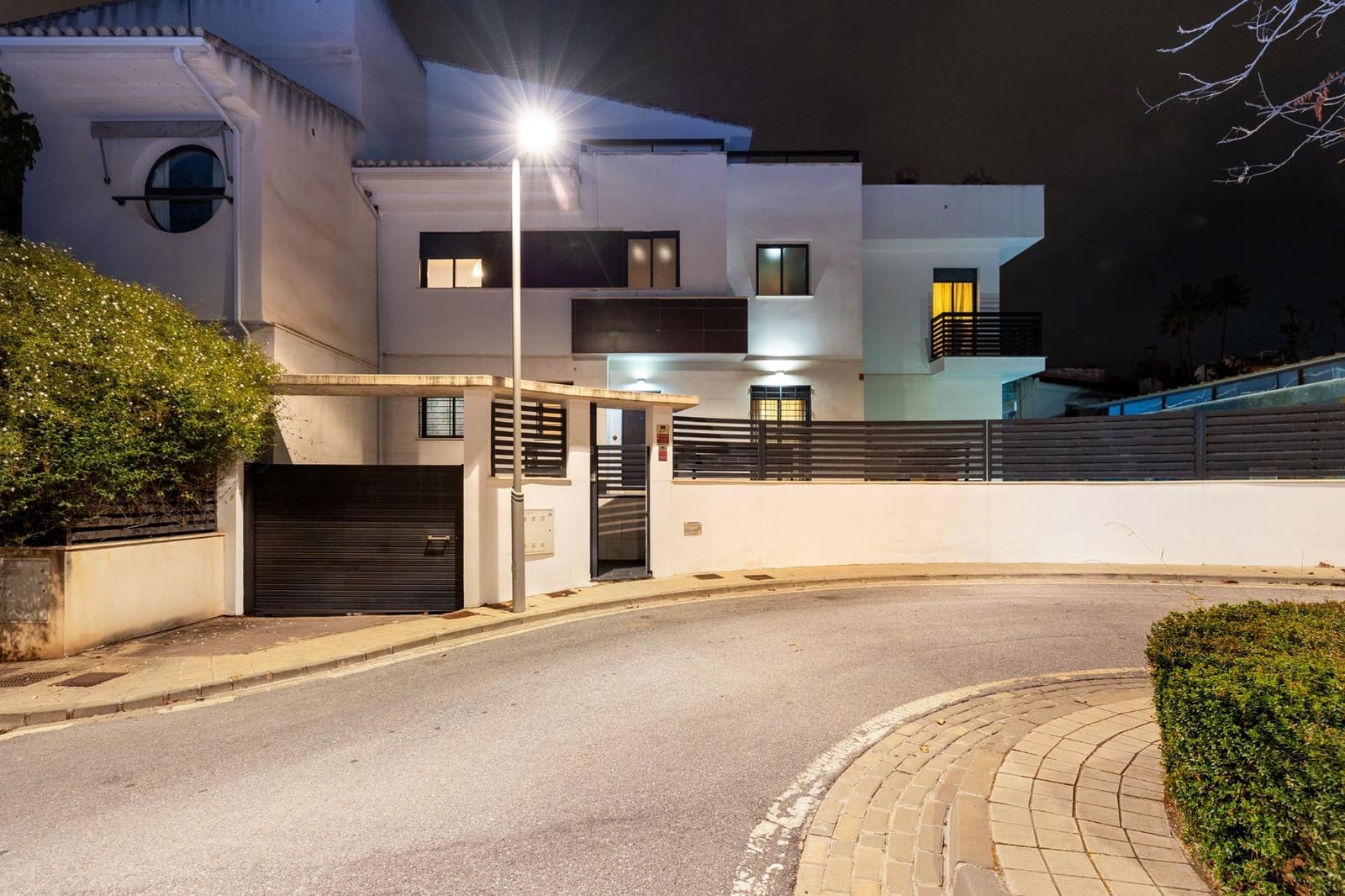 4 slaapkamer Villa te koop in Huetor Vega met zwembad garage - € 458.000 (Ref: 9675049)