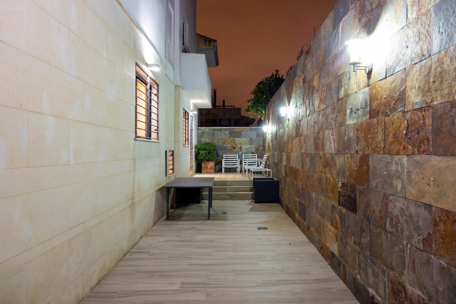 4 slaapkamer Villa te koop in Huetor Vega met zwembad garage - € 458.000 (Ref: 9675049)